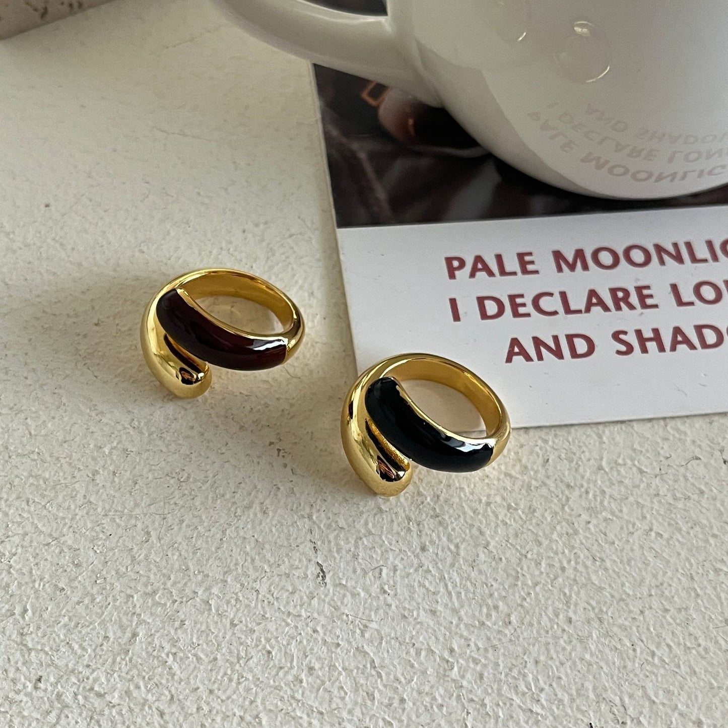 Gold dripping contrast stitching adjustable ring